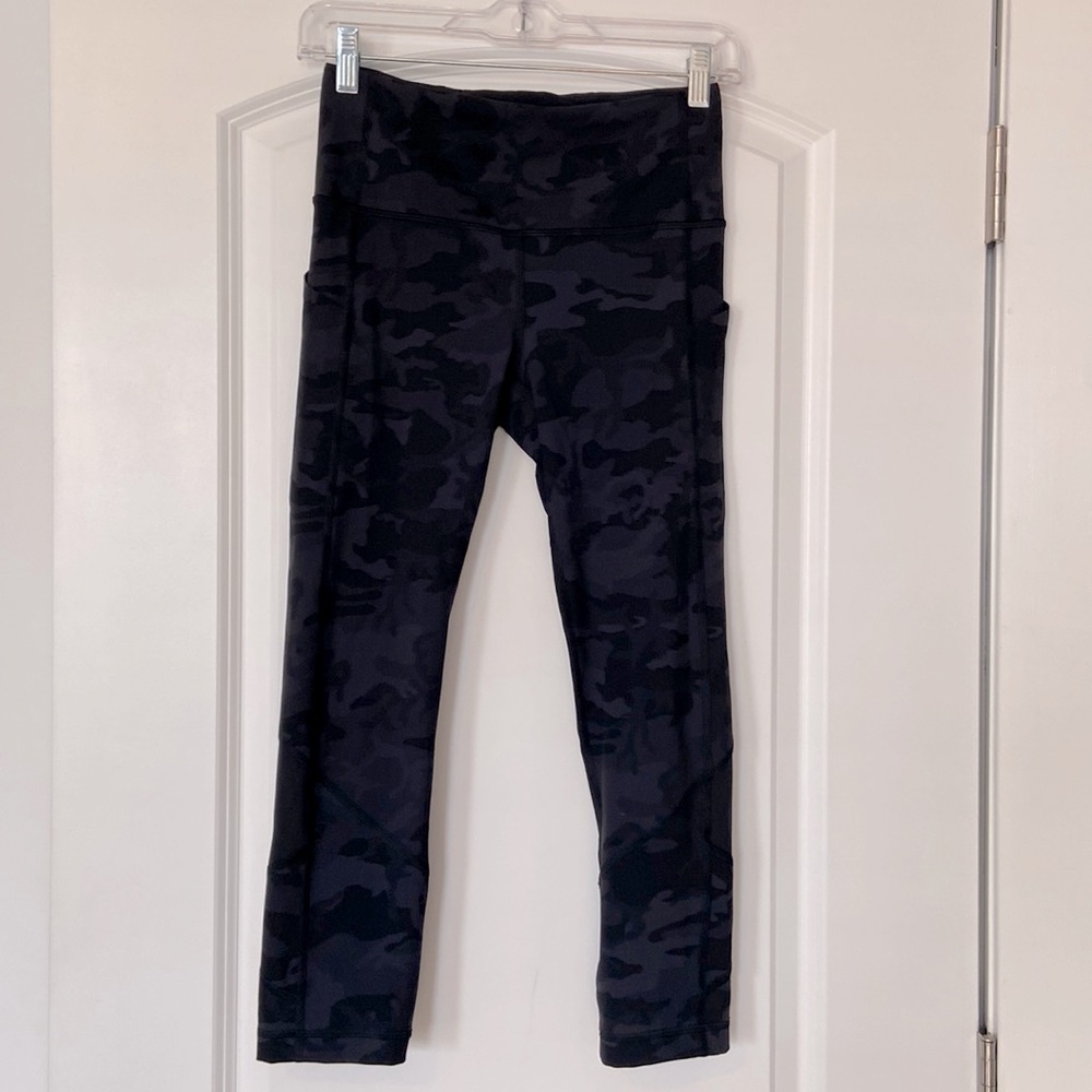 Lululemon Fast and Free crop leggings, size 4, black camo
